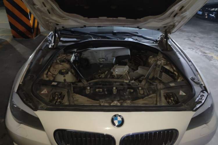 Used BMW 5 Series 2013 525Li Luxury Model Engine Bay