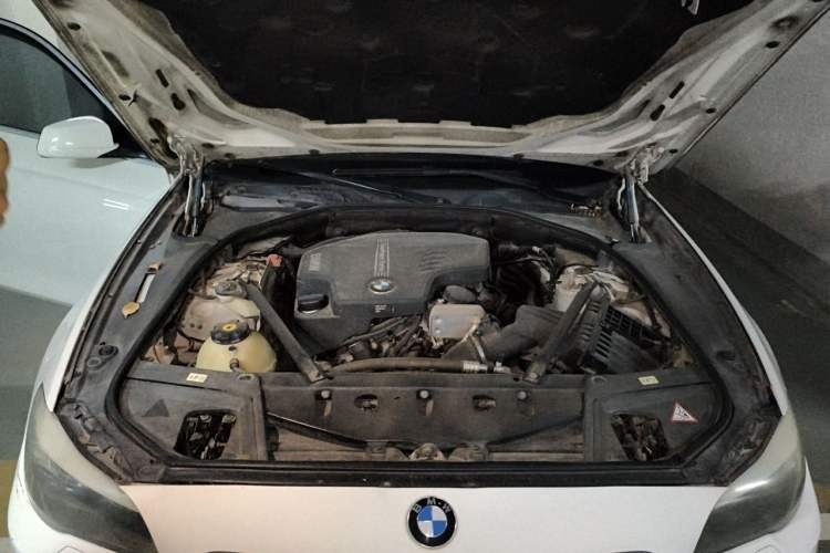 Used BMW 5 Series 2013 525Li Luxury Model Engine Bay