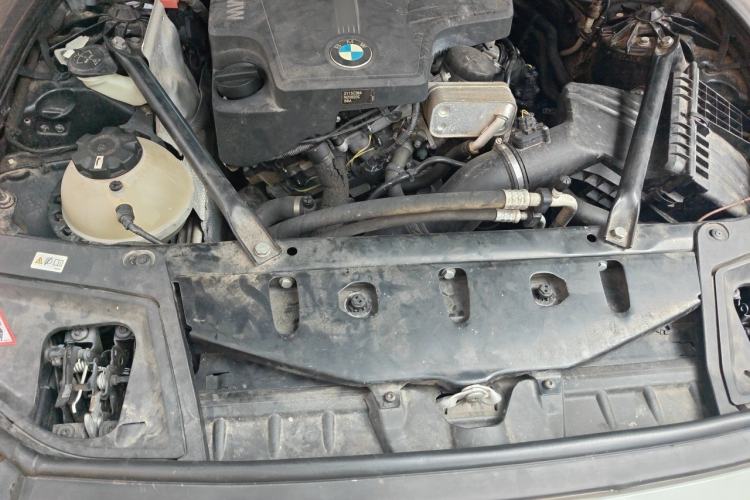 Used BMW 5 Series 2013 525Li Leading Model Engine Bay