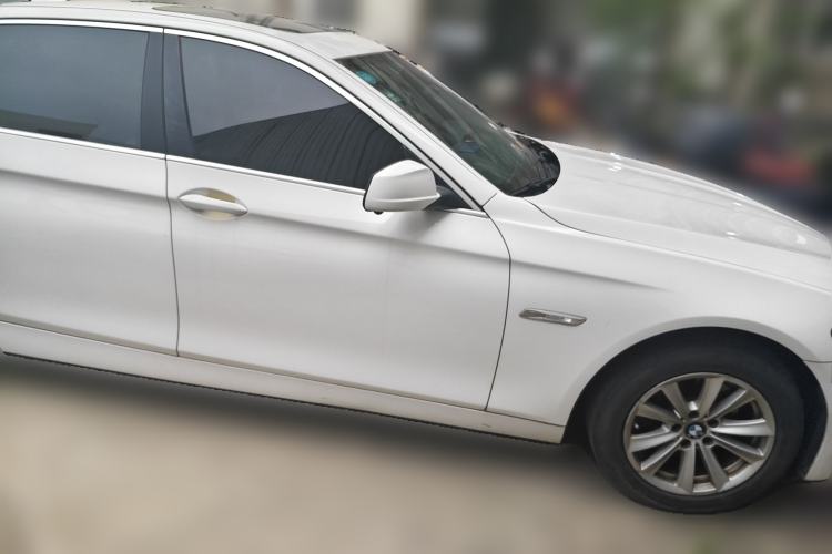 Used BMW 5 Series 2013 525Li Leading Model Front Right 45 Deg