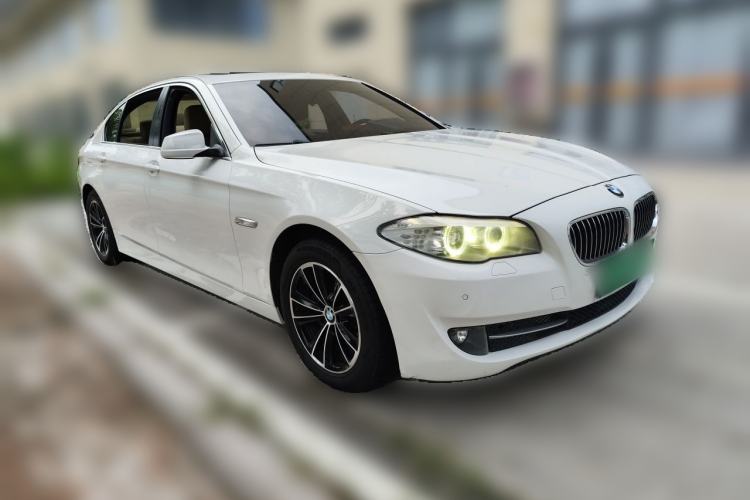Used BMW 5 Series 2013 520Li Elegant Edition Front Right 45 Deg