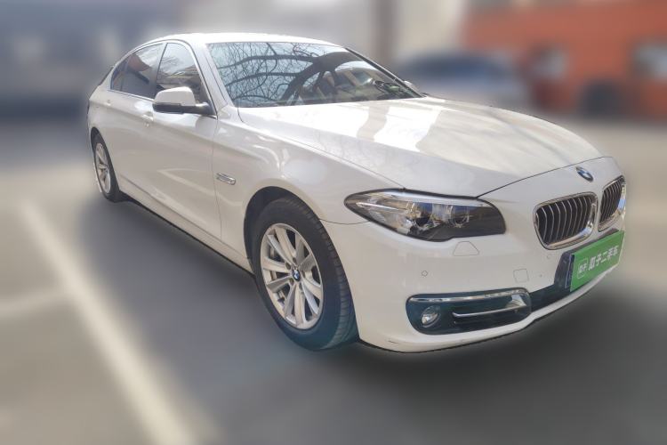 Used BMW 5 Series 2013 520Li Elegant Edition Front Right 45 Deg