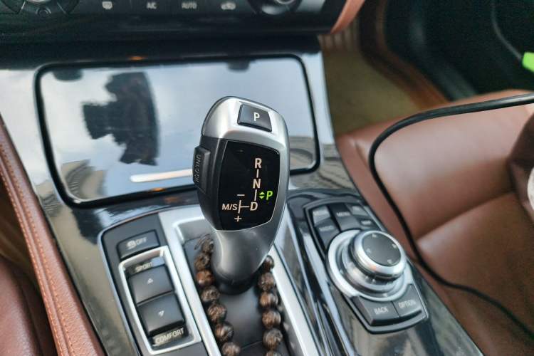 Used BMW 5 Series 2013 520i Elegant Edition Gear Lever