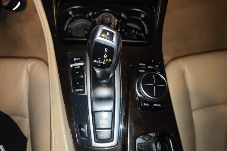 Used BMW 5 Series 2013 525Li Luxury Model Gear Lever