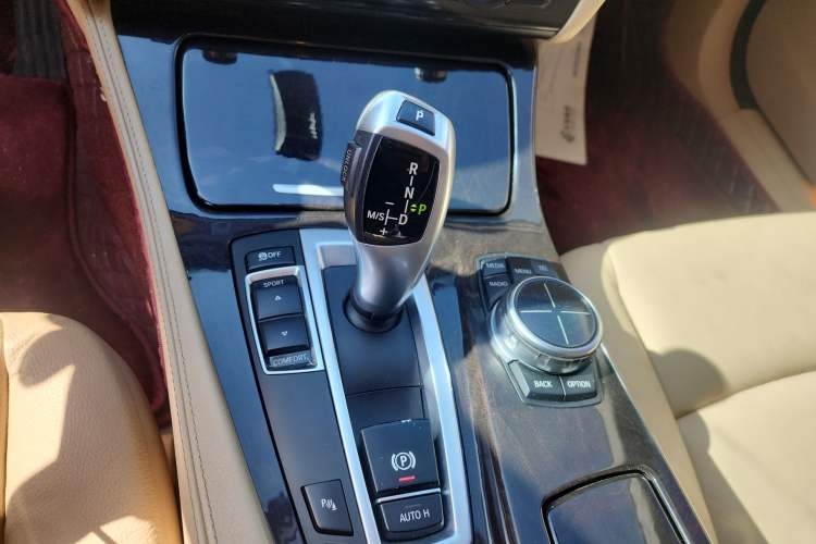 Used BMW 5 Series 2013 525Li Luxury Model Gear Lever