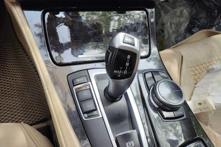 Used BMW 5 Series 2013 525Li Luxury Model Gear Lever