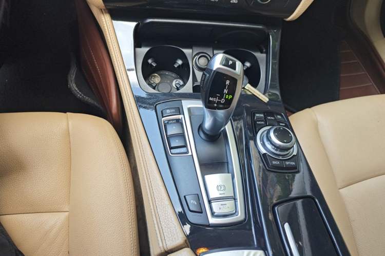 Used BMW 5 Series 2013 520i Elegant Edition Gear Lever