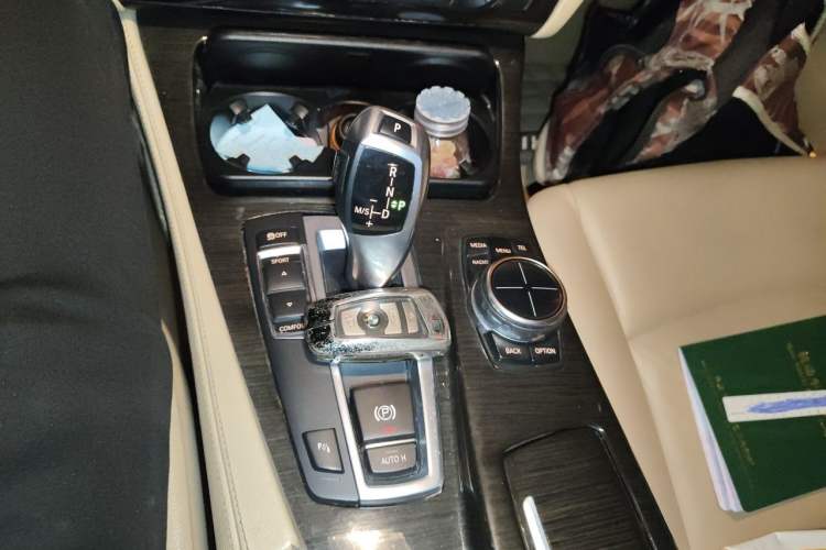 Used BMW 5 Series 2013 530Li Leading Model Gear Lever