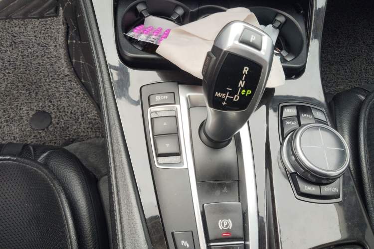 Used BMW 5 Series 2013 525Li Luxury Model Gear Lever