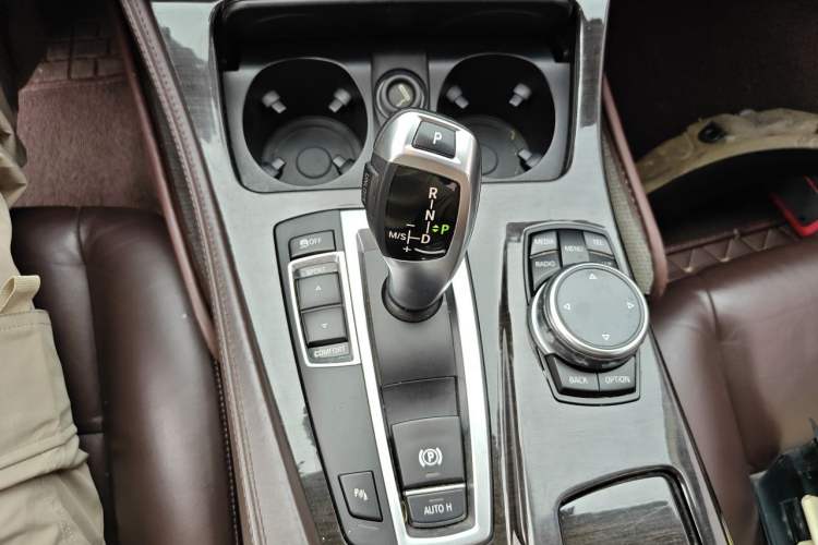 Used BMW 5 Series 2013 525Li Luxury Model Gear Lever