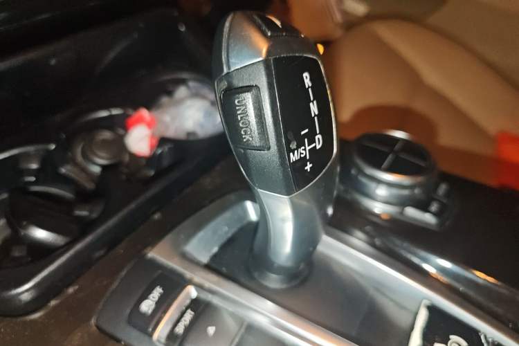 Used BMW 5 Series 2013 525Li Leading Model Gear Lever