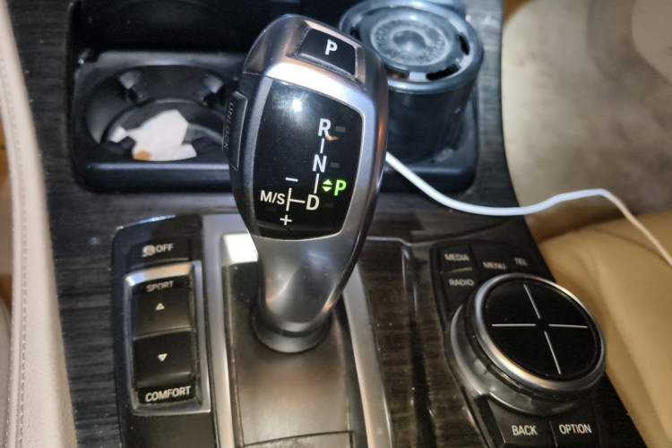 Used BMW 5 Series 2013 530Li Leading Model Gear Lever