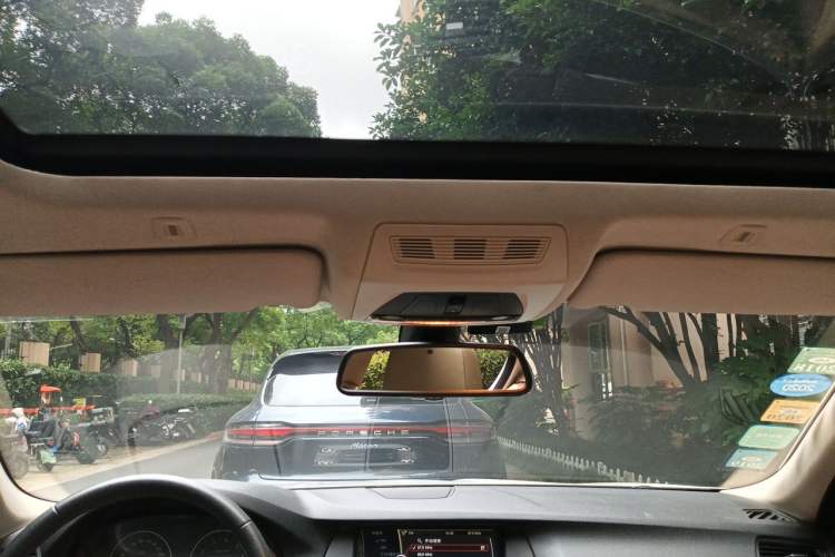 Used BMW 5 Series 2013 530Li Leading Model Headliner