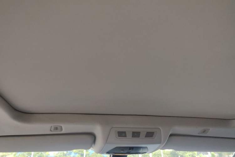 Used BMW 5 Series 2013 535Li Leading Model Headliner