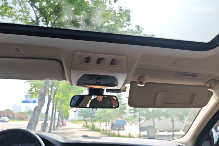 Used BMW 5 Series 2013 525Li Leading Model Headliner