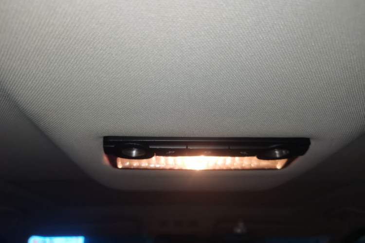 Used BMW 5 Series 2013 530Li Leading Model Headliner