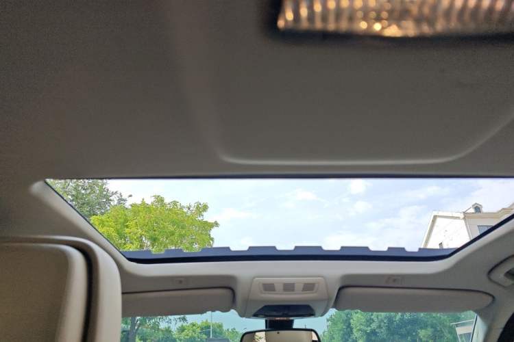 Used BMW 5 Series 2013 530Li Leading Model Headliner