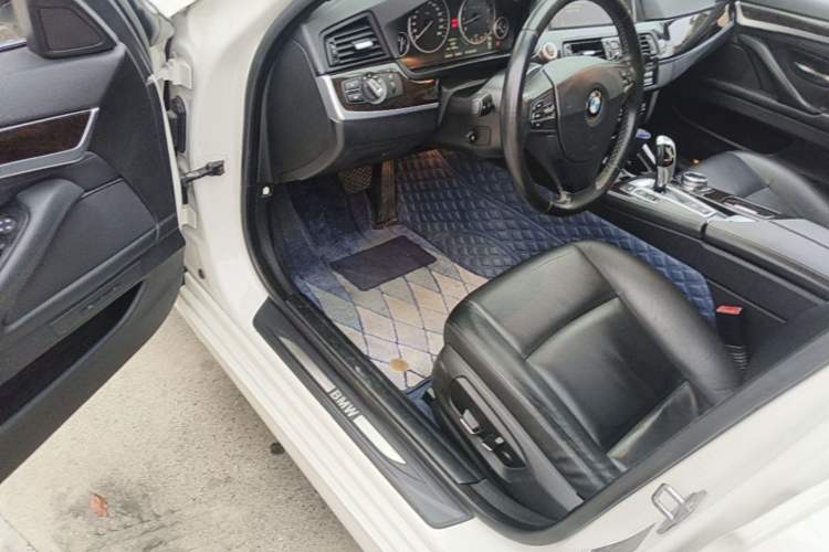 Used BMW 5 Series 2013 530Li Leading Model Interior 3
