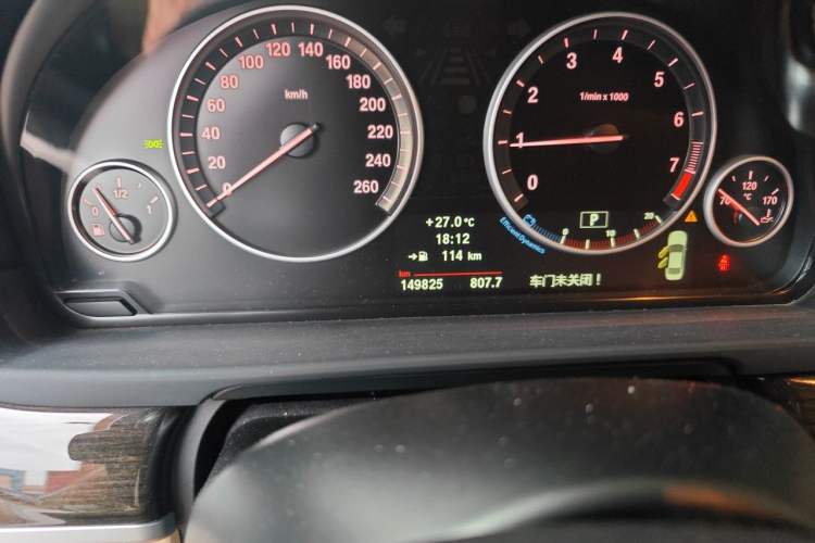 Used BMW 5 Series 2013 535Li Leading Model Odometer Close Up