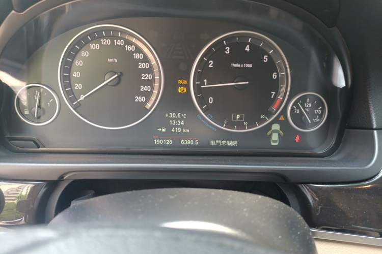 Used BMW 5 Series 2013 525Li Luxury Model Odometer Close Up