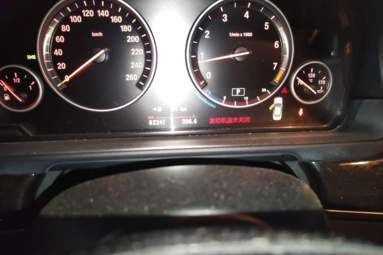 Used BMW 5 Series 2013 530Li Leading Model Odometer Close Up