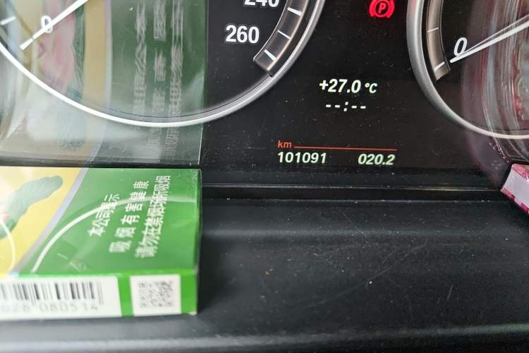 Used BMW 5 Series 2013 525Li Leading Model Odometer Close Up