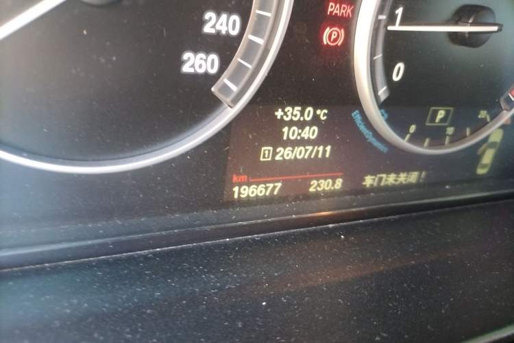 Used BMW 5 Series 2013 520Li Elegant Edition Odometer Close Up