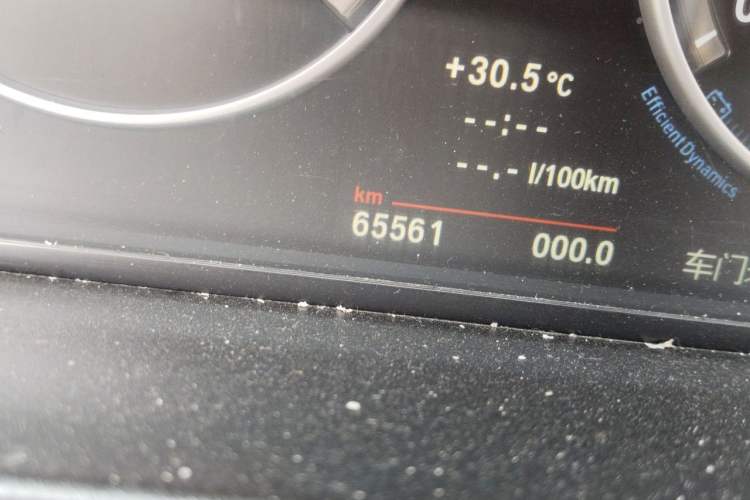 Used BMW 5 Series 2013 525Li Leading Model Odometer Close Up