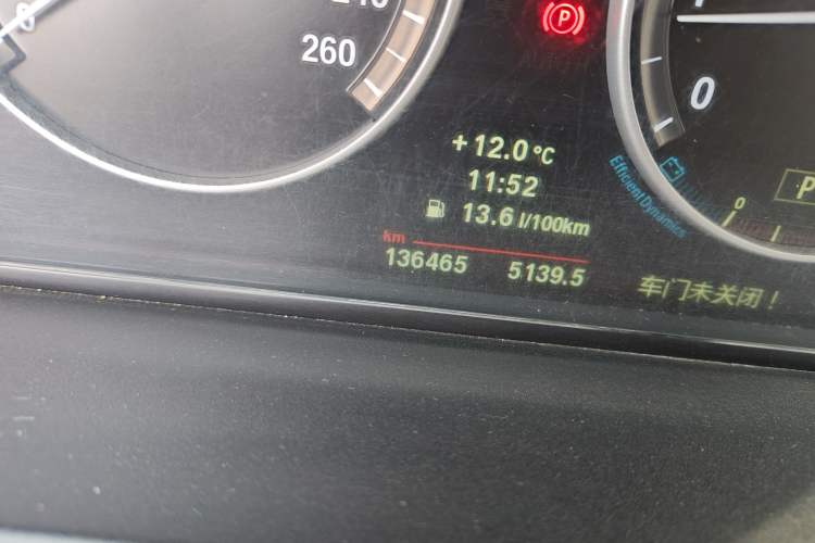 Used BMW 5 Series 2013 525Li Luxury Model Odometer Close Up