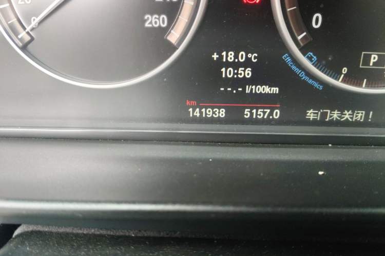 Used BMW 5 Series 2013 525Li Leading Model Odometer Close Up