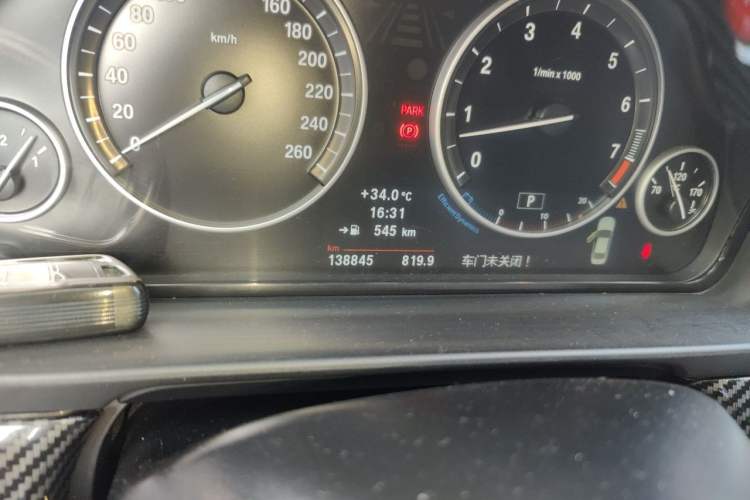 Used BMW 5 Series 2013 535Li Leading Model Odometer Close Up