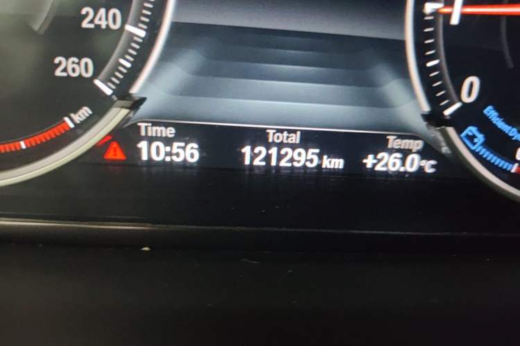 Used BMW 5 Series 2013 530Li Leading Model Odometer Close Up