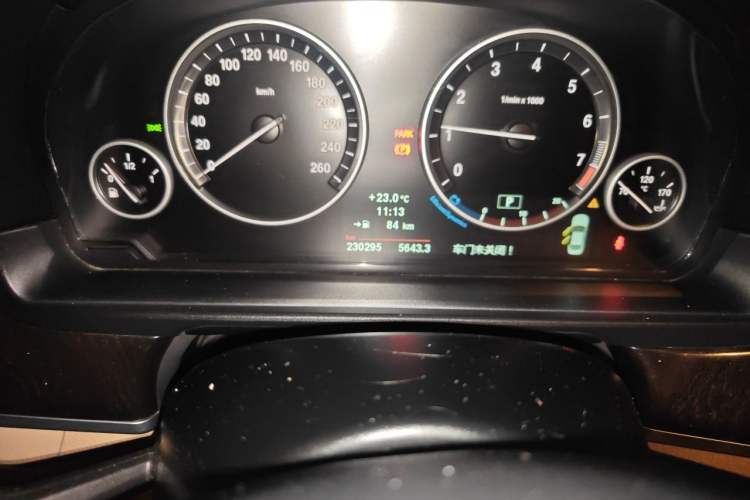 Used BMW 5 Series 2013 525Li Luxury Model Odometer Close Up