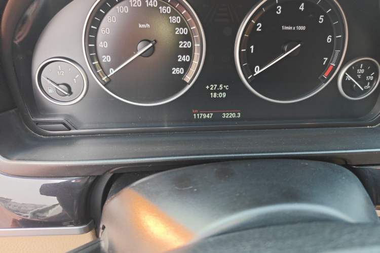 Used BMW 5 Series 2013 520Li Elegant Edition Odometer Close Up