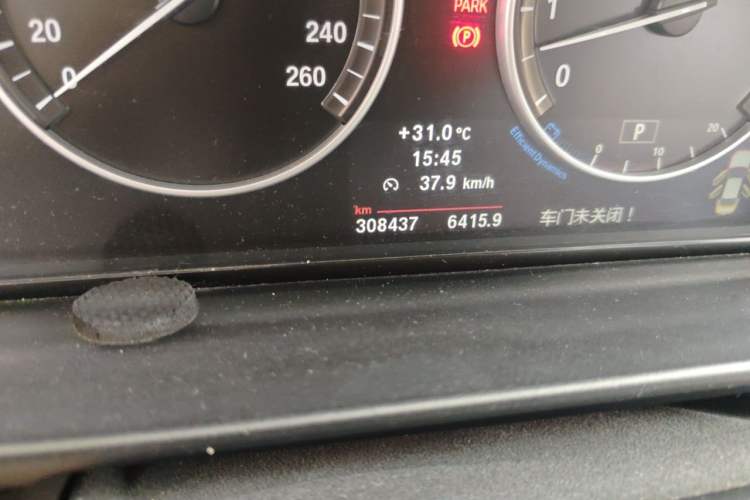 Used BMW 5 Series 2013 530Li Leading Model Odometer Close Up
