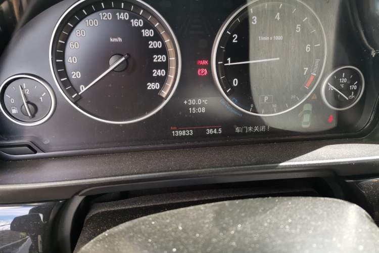 Used BMW 5 Series 2013 520Li Elegant Edition Odometer Close Up