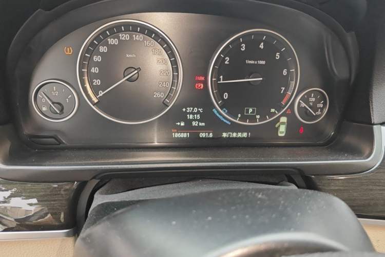 Used BMW 5 Series 2013 525Li Luxury Model Odometer Close Up