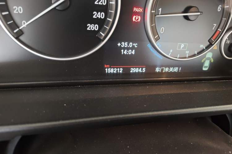 Used BMW 5 Series 2013 525Li Luxury Model Odometer Close Up