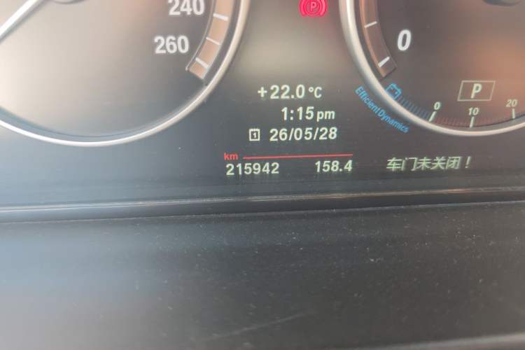 Used BMW 5 Series 2013 525Li Leading Model Odometer Close Up