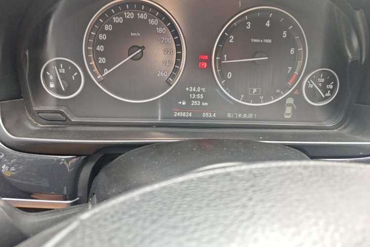 Used BMW 5 Series 2013 520Li Elegant Edition Odometer Close Up