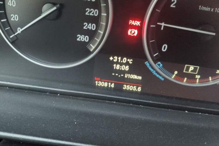 Used BMW 5 Series 2013 525Li Leading Model Odometer Close Up
