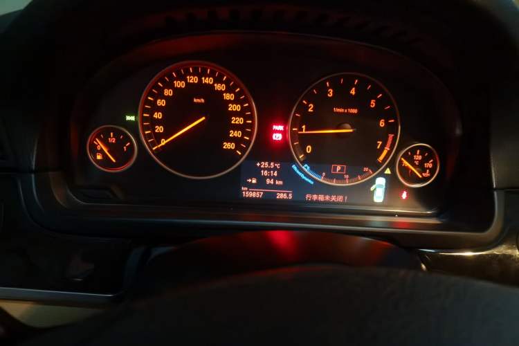Used BMW 5 Series 2013 525Li Luxury Model Odometer Close Up