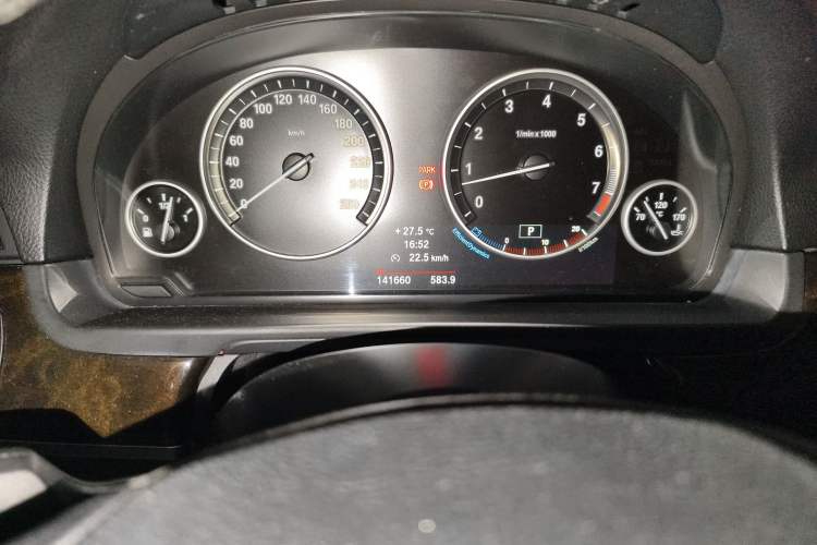 Used BMW 5 Series 2013 530Li Leading Model Odometer Close Up