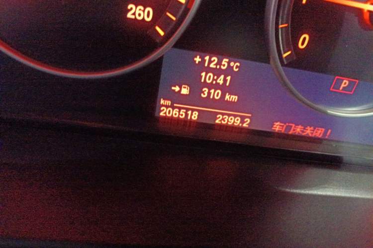 Used BMW 5 Series 2013 525Li Leading Model Odometer Close Up