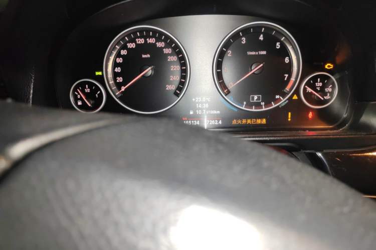 Used BMW 5 Series 2013 525Li Luxury Model Odometer Close Up