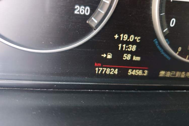 Used BMW 5 Series 2013 530Li Leading Model Odometer Close Up