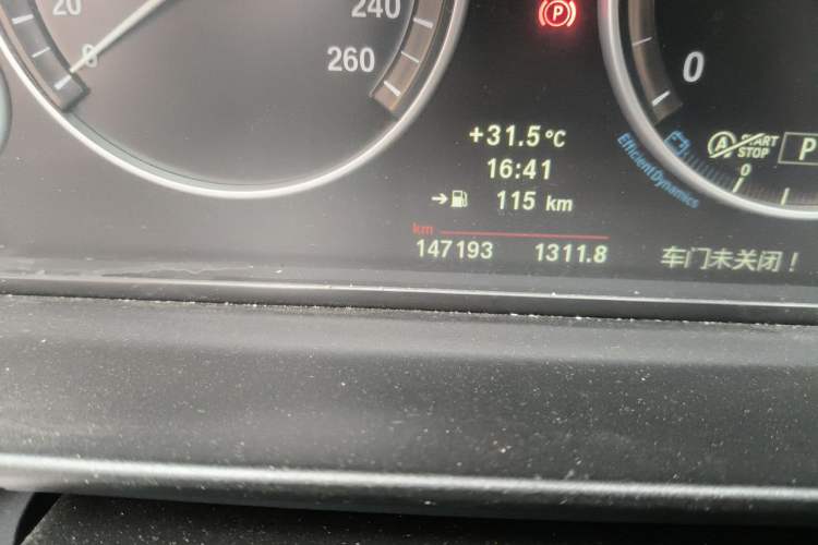 Used BMW 5 Series 2013 525Li Luxury Model Odometer Close Up
