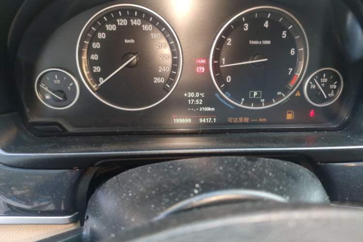 Used BMW 5 Series 2013 520Li Elegant Edition Odometer Close Up
