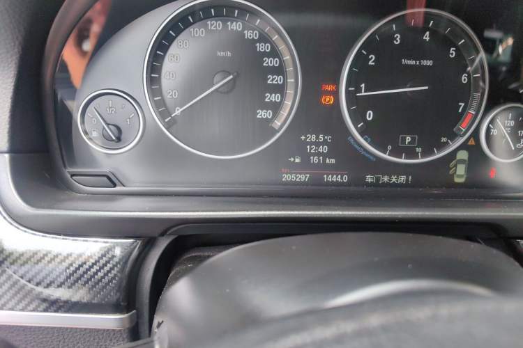 Used BMW 5 Series 2013 525Li Luxury Model Odometer Close Up