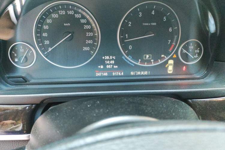 Used BMW 5 Series 2013 525Li Luxury Model Odometer Close Up